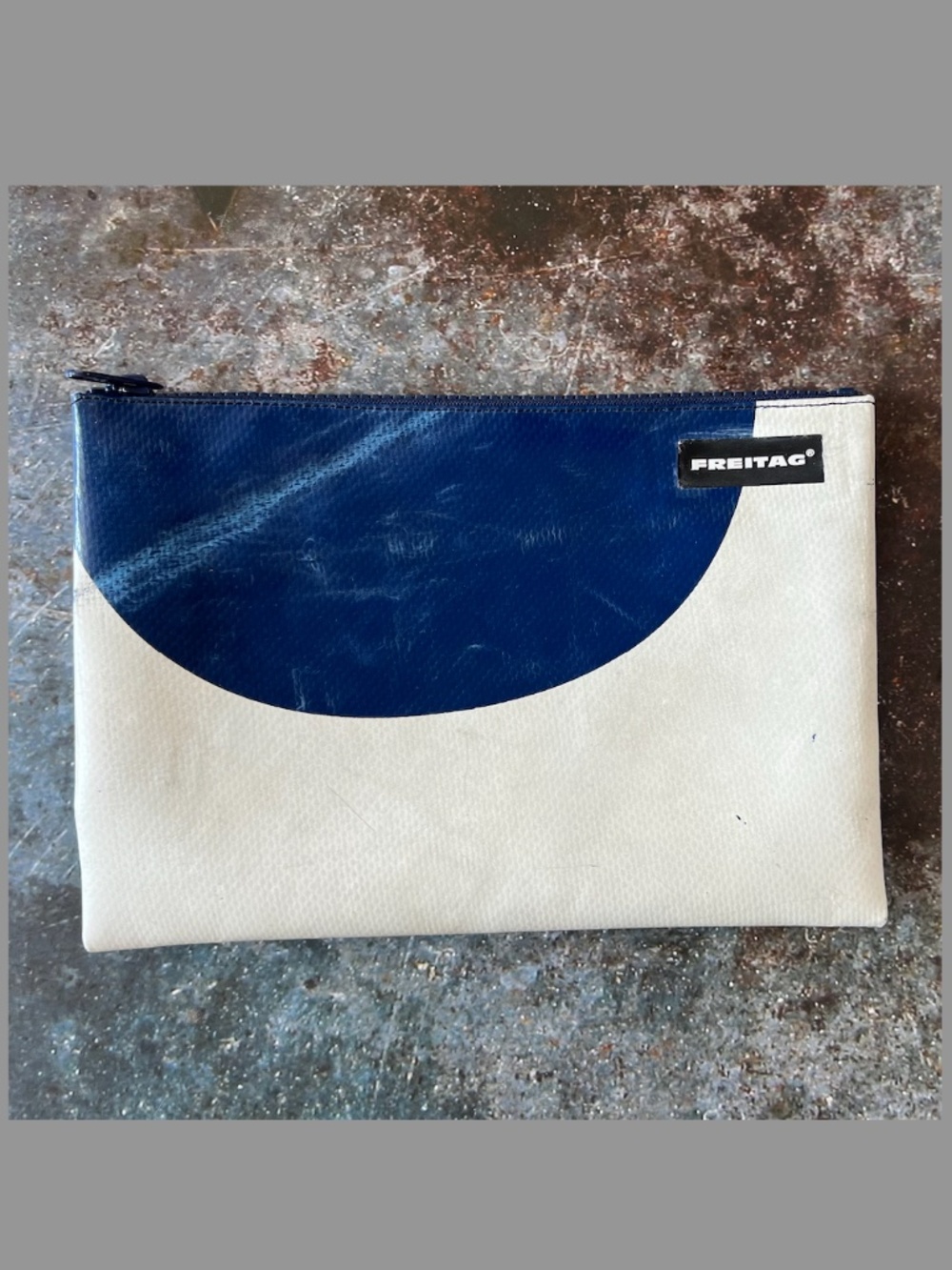 Freitag F07 CHUCK White and Dark Blue Pouch Bag - Picture 2 of 11